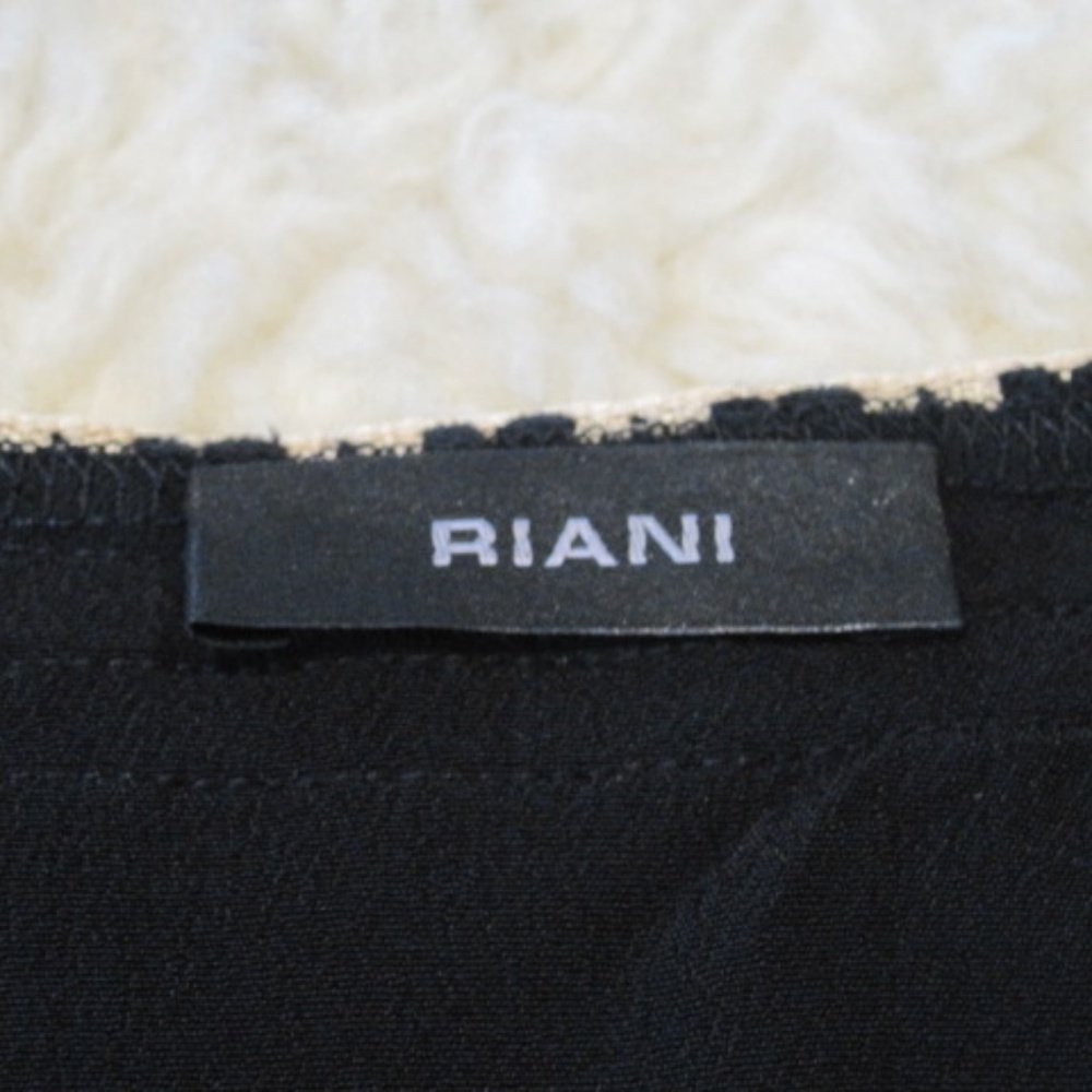 RIANI Cold Shoulder Top - Picture 6 of 8